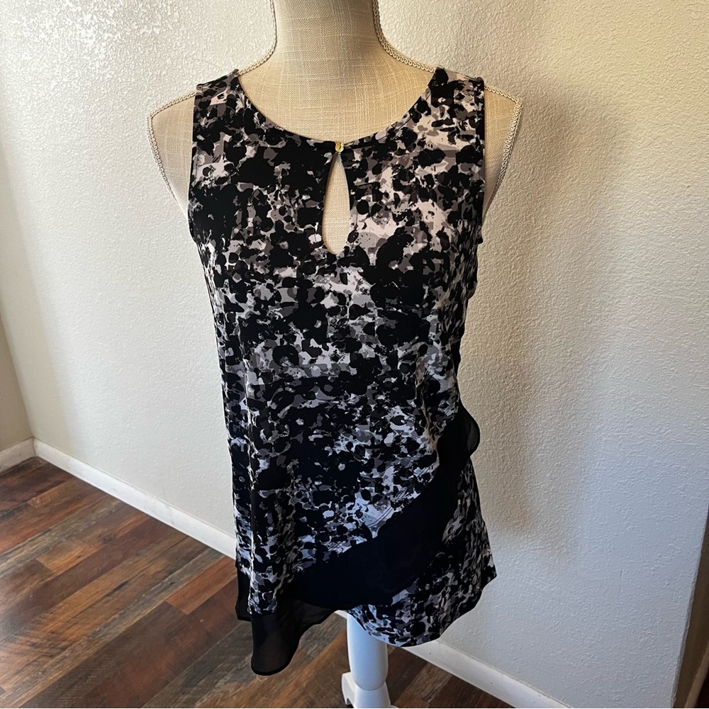 Ellen Tracy - Elegant Black and White Women's Sleeveless Top - Size XS